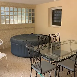 Appartement Ravissant Avec Jacuzzi, Lançon-Provence